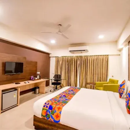 Fabhotel Xen Suites-2